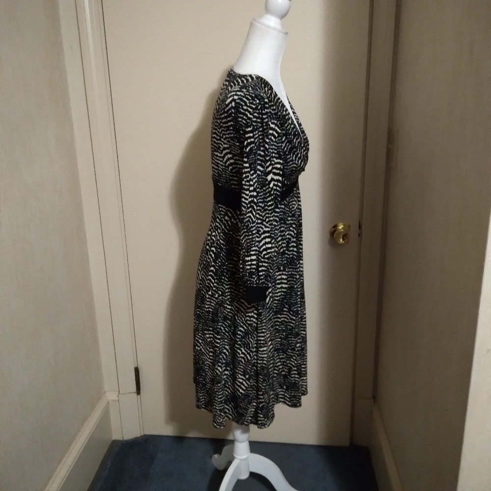 Maggy London Petites Long Sleeve Midi Dress - Picture 5 of 7